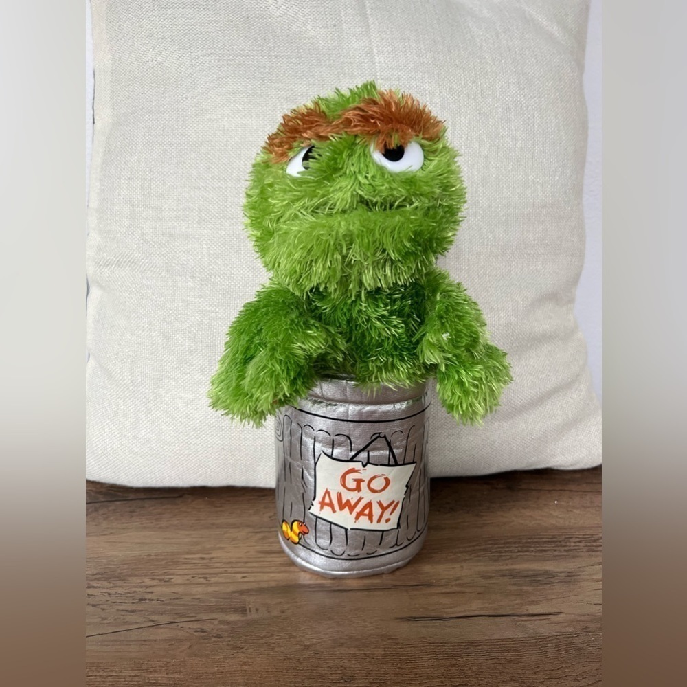 Sesame Street Oscar the‎ Grouch 10” plush stuffed animal